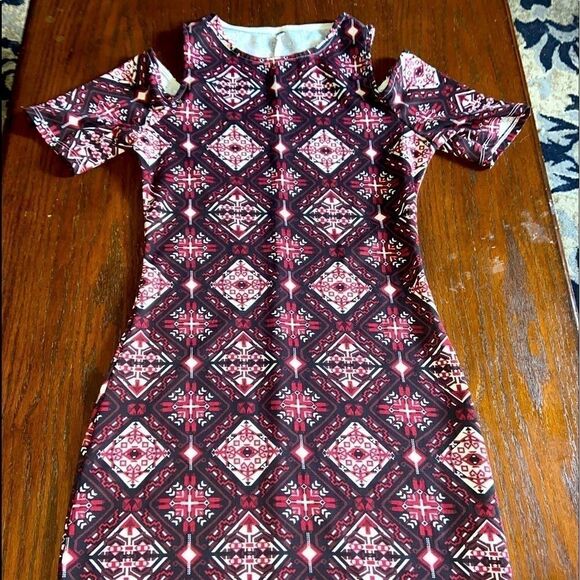 Woman’s cold shoulder midi dress - Picture 1 of 3